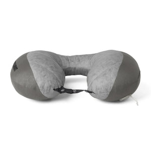 Detail van het mini XPRESS-ventiel op het Sea to Summit Aeros Down Travel Pillow