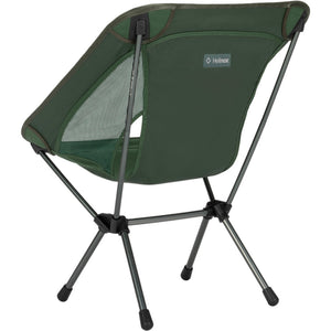 Helinox Chair One olijfgroene campingstoel met zwart onderstel van opzij gezien