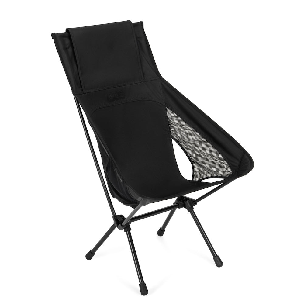 Helinox Sunset Chair opvouwbare outdoor stoel, volledig zwart uitgevoerd, driekwart aanzicht