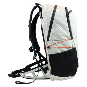 KYNETIK backpack witte rugzak met een inhoud van 25 liter, voorzien van ritsvakken en verstelbare schouderbanden4
