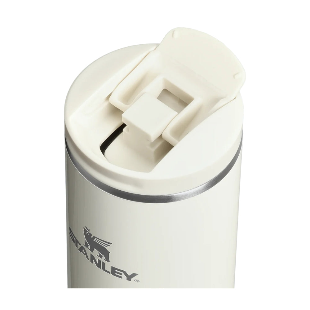 Stanley Transit FlipFlop thermosbeker in de glanzende kleur Cream Gloss met een inhoud van 0,59 liter dop
