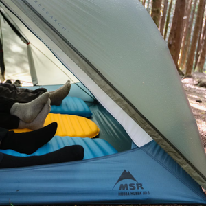 Therm-a-Rest Trail Pro MAX slaapmat uitgerold en in gebruik op de bodem van een tent