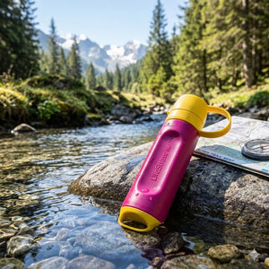 Lifestraw Peak Series Solo Pink Lemonade waterfilter gekoppeld aan een outdoor drinkfles