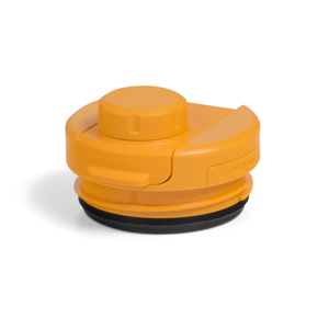 Dometic Chug Lid 76mm gele dop getoond van de zijkant met sluiting   