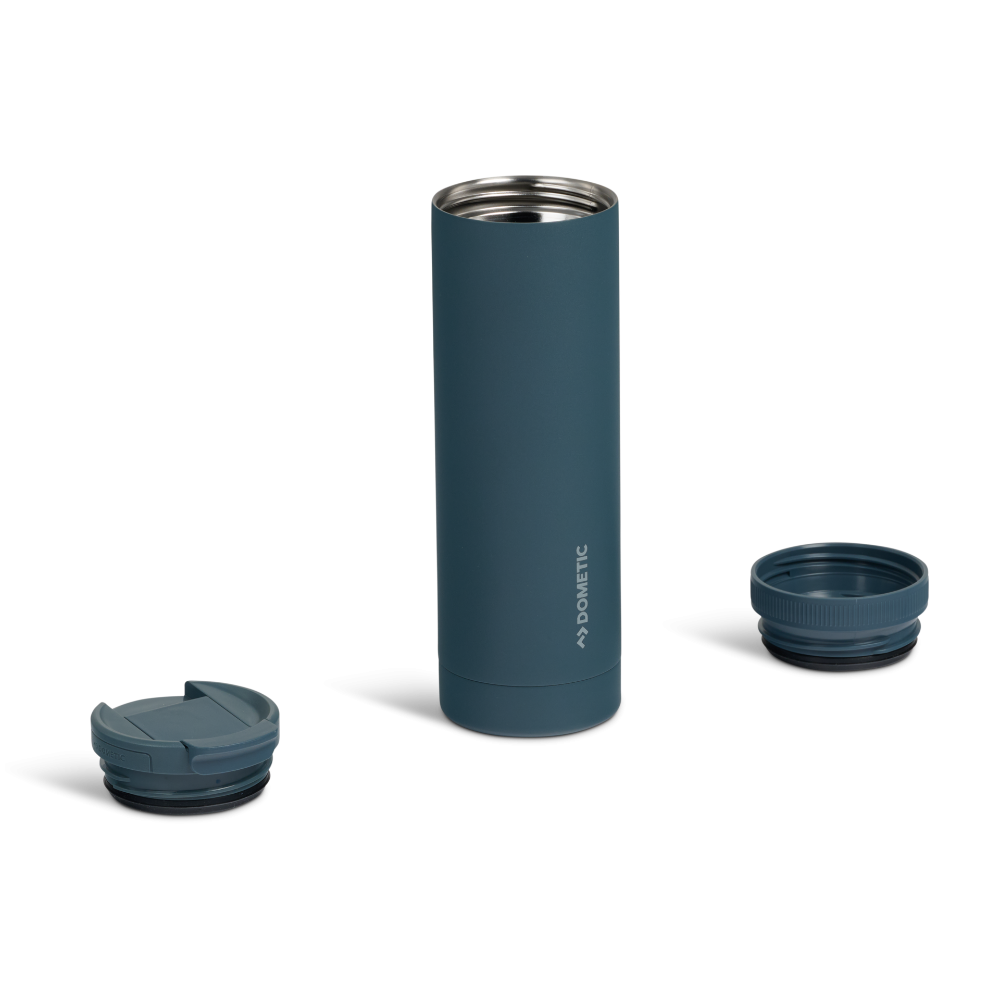 Dometic Tumbler 650ml beker getoond met losse onderdelen en dopjes   