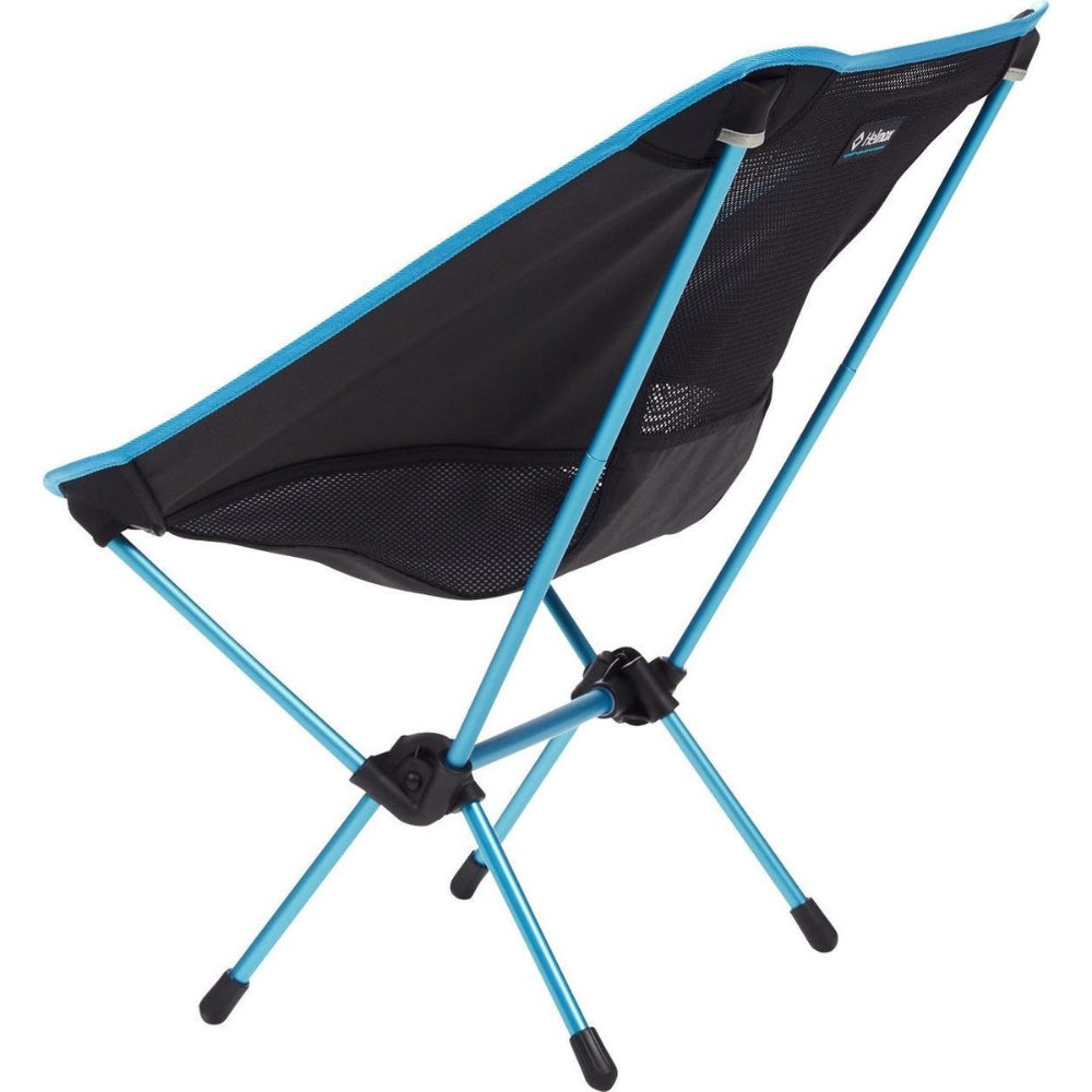 Helinox Chair One olijfgroene campingstoel met zwart frame vanuit een schuine hoek