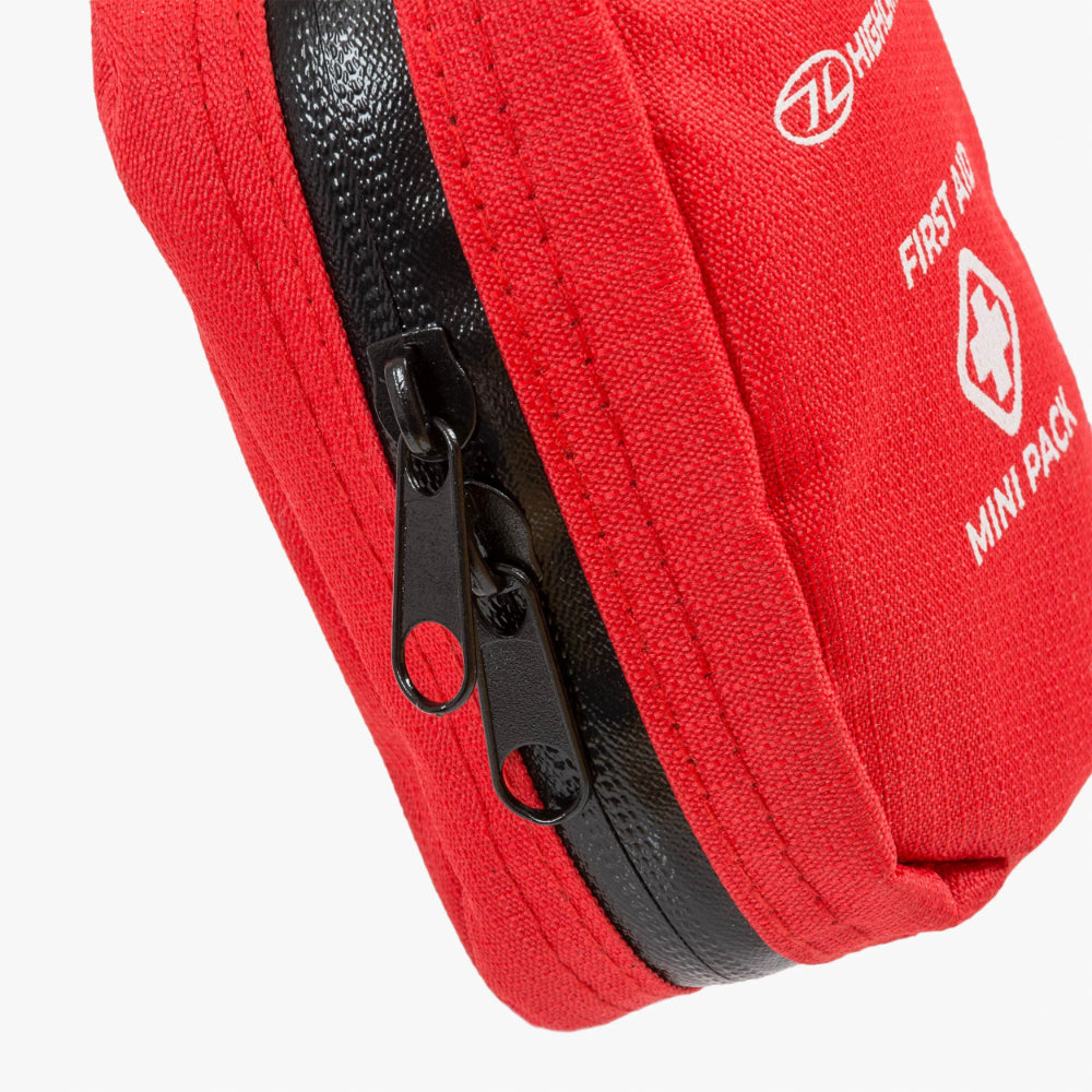 Highlander First Aid Mini Pack compacte outdoor EHBO-set in een rood etui met rits en medische basisbenodigdheden4