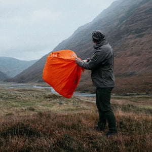 Highlander Storm Vault Survival Shelter 1 opvallende oranje eenpersoons noodtent van waterdicht materiaal4
