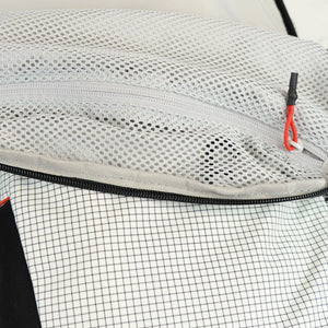 KYNETIK backpack witte rugzak met een inhoud van 25 liter, voorzien van ritsvakken en verstelbare schouderbanden6