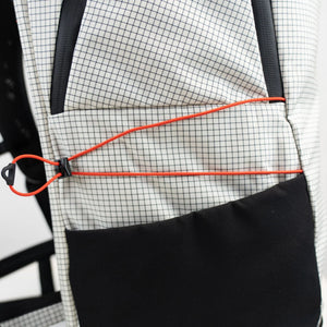 KYNETIK backpack witte rugzak met een inhoud van 25 liter, voorzien van ritsvakken en verstelbare schouderbanden7