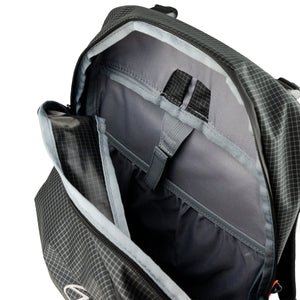 KYNETIK backpack zwarte rugzak met een inhoud van 25 liter, voorzien van ritsvakken en verstelbare schouderbanden10