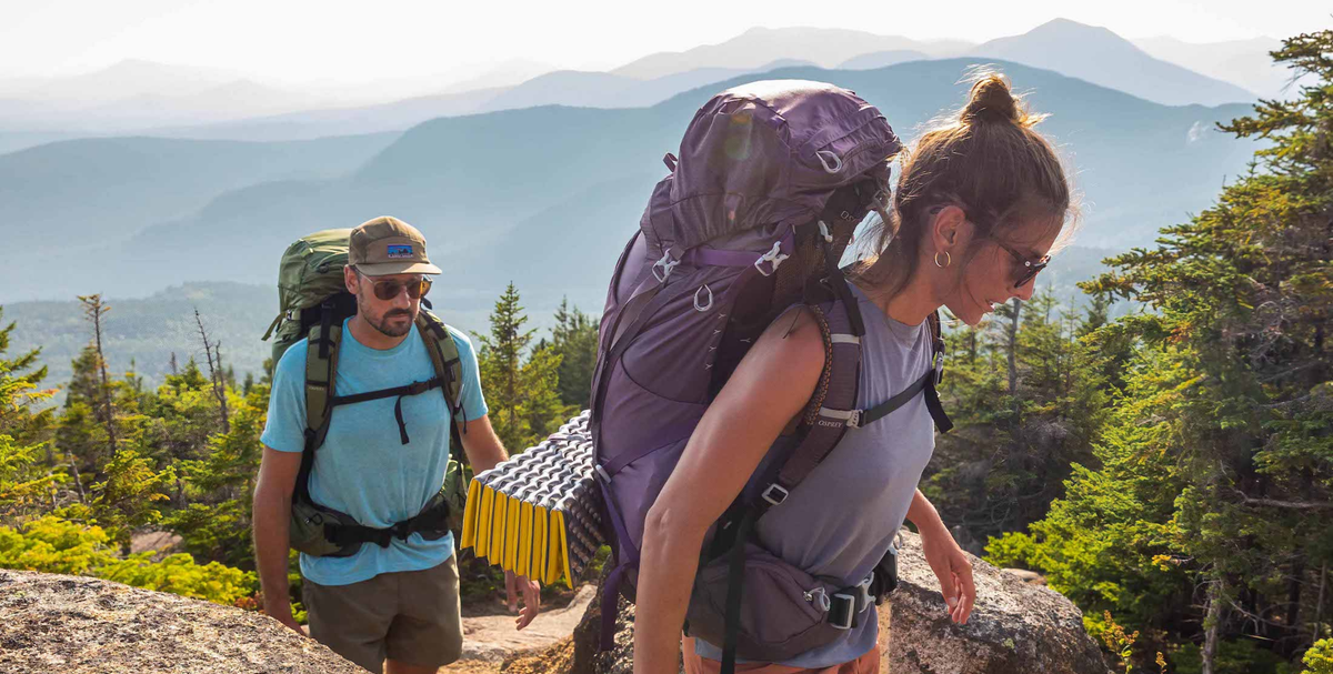 Osprey ergonomische outdoor rugzak met verstelbare draagbanden en handige opbergvakken, ideaal voor wandelen en reizen