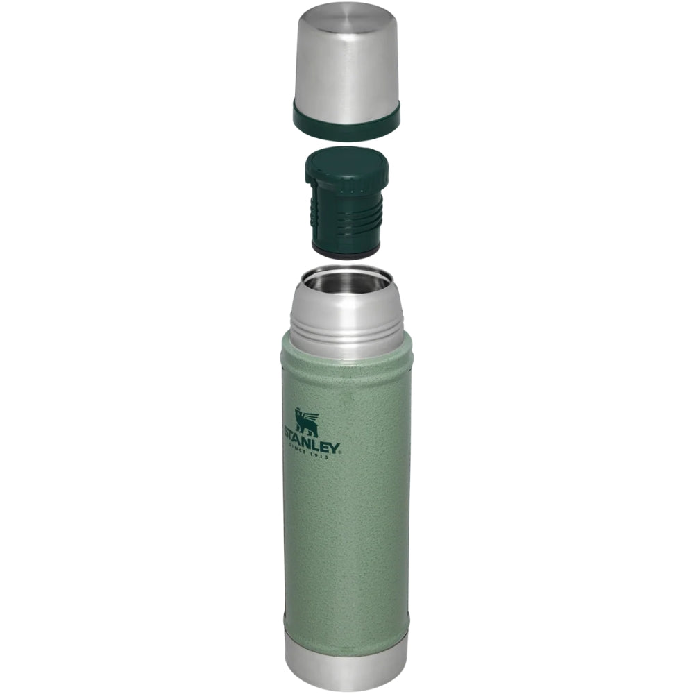 Stanley Legendary Classic Bottle 0,59L groene roestvrijstalen thermosfles met schenkdop en beker