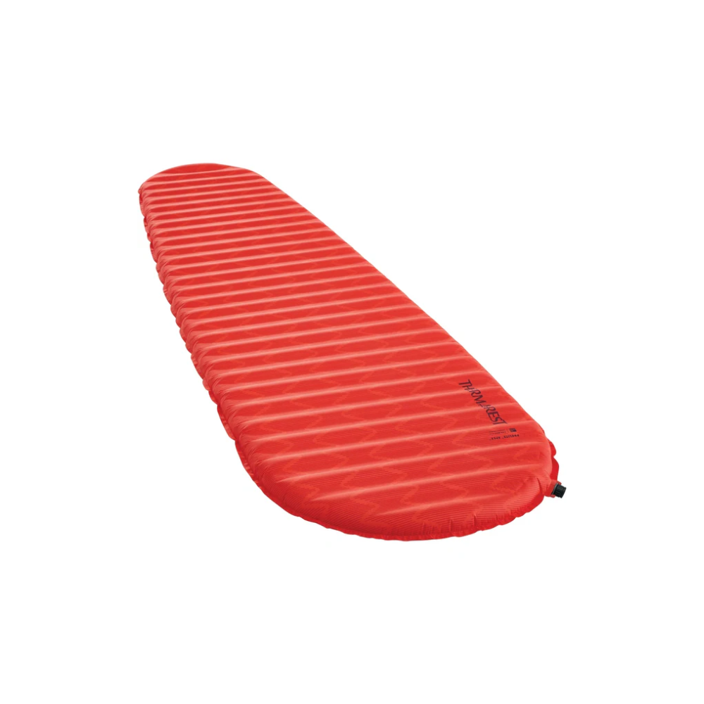 Therm-a-Rest ProLite Apex Heat Wave L rode slaapmat liggend in hoekweergave
