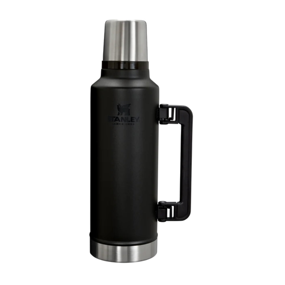Stanley Legendary Vacuumbottle thermosfles in de kleur zwart met een inhoud van 1,9 liter en dubbelwandige isolatie