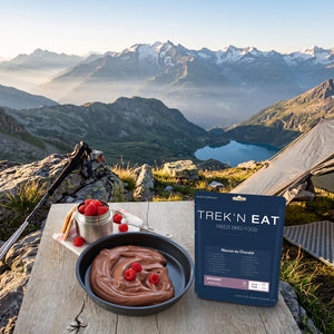 Trek'n Eat Chocolate Mousse gevriesdroogd chocolademousse dessert in een stazak voor outdoor en trekking in de bergen